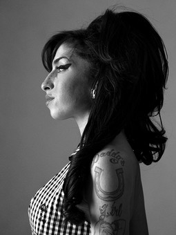 Amy Winehouse, London, 2010 – print by Bryan Adams – OstLicht