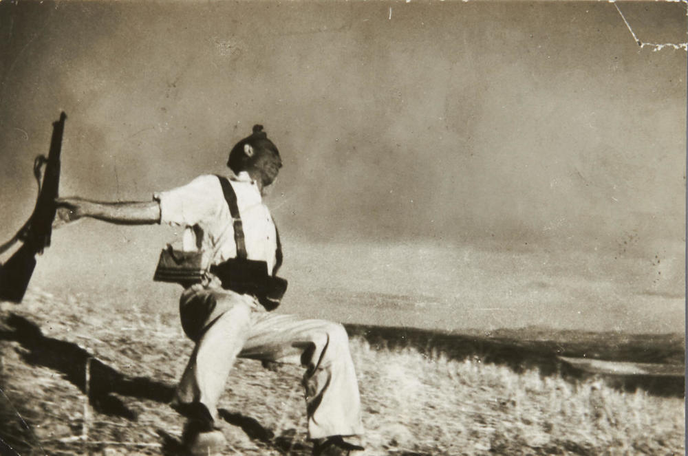 ‘The Falling Soldier’ (Loyalist Militiaman at the Moment of Death), Córdoba front, September 5th, 1936 – print by Robert Capa / Magnum Photos – OstLicht Photo Auction