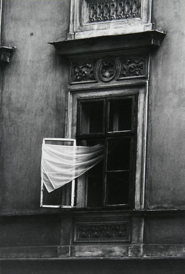 Landstraße by Inge Morath